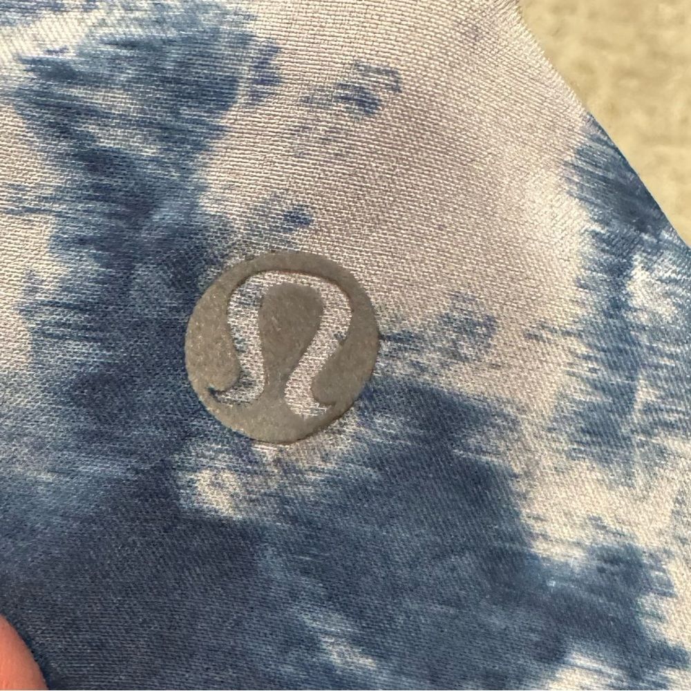 Lululemon Women's Blue Tie-Dye Speed Shorts - 6 - Picture 3 of 4